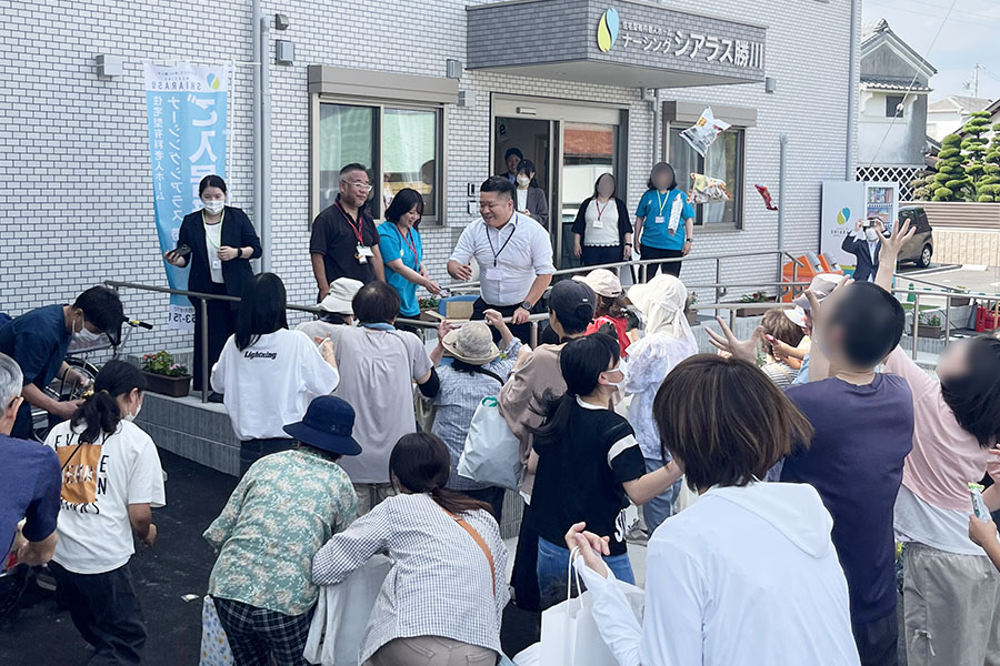 内覧会の餅投げ