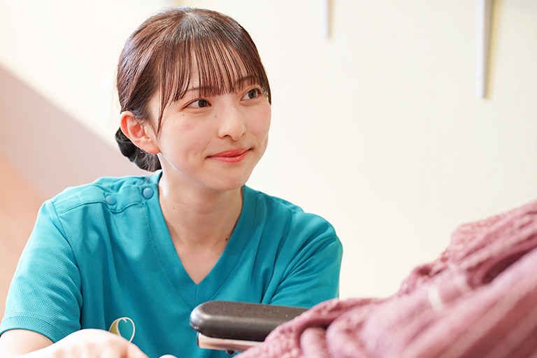 利用者と向き合う看護師