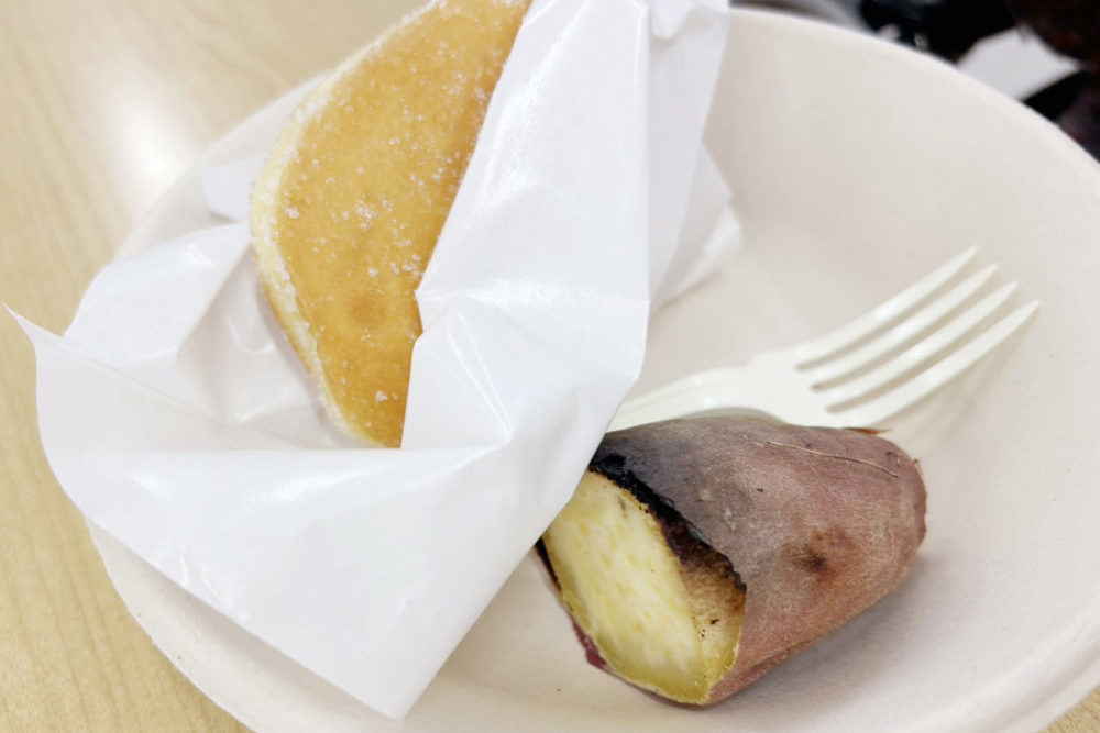 「Lea Lea Shrimp」のマラサダと焼き芋